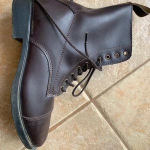 Ladies SZ 7 1/2 brown riding/barn boots